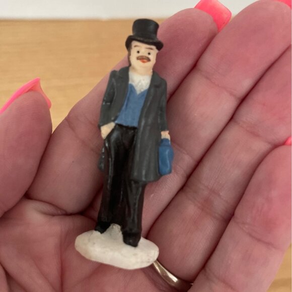 Vintage Christmas Village Figures Ceramic Hand-Painted Victorian Men Accessories - Picture 6 of 8